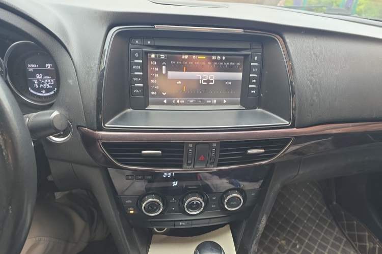 Used Mazda Atenza 2015 2.0L Blue Sky Fashion Edition Audio And AC Panel