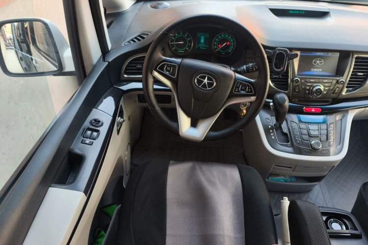 Used JAC Group Refine M5 2013 2.0T Gasoline Automatic Business Edition
