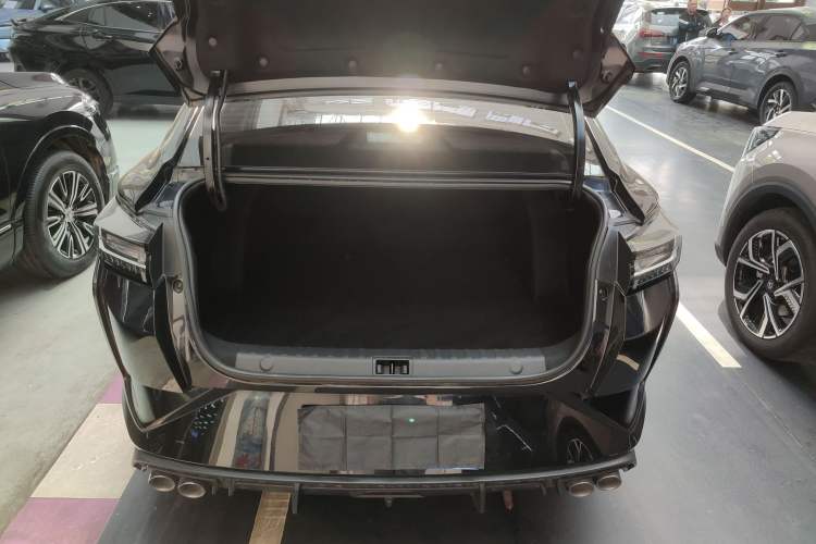 Used Dongfeng Aeolus Yixuan 2023 Mach Edition 1.5L Automatic Chasing Wind Version Trunk