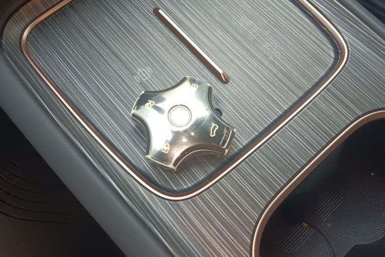 Used Dongfeng eπ eπ008 2024 210Max Range-Extended Version 6 Seats