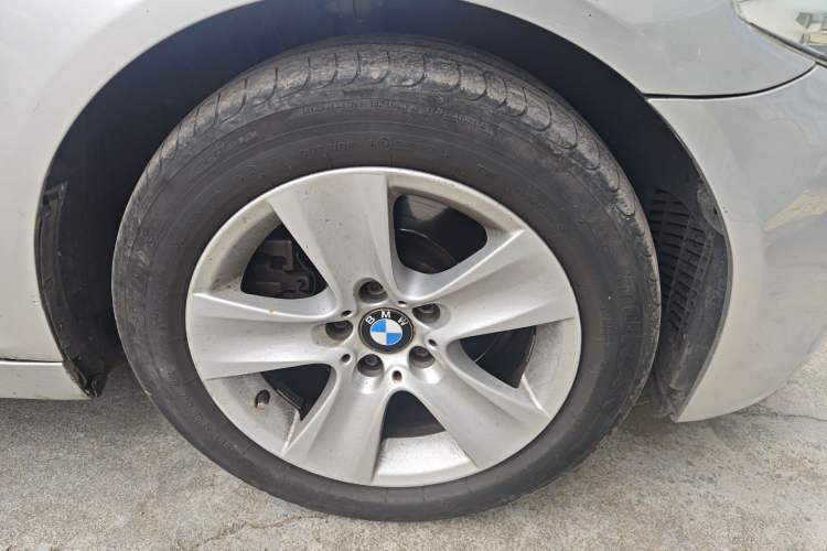 Used BMW 5 Series 2011 528Li Leading Model
