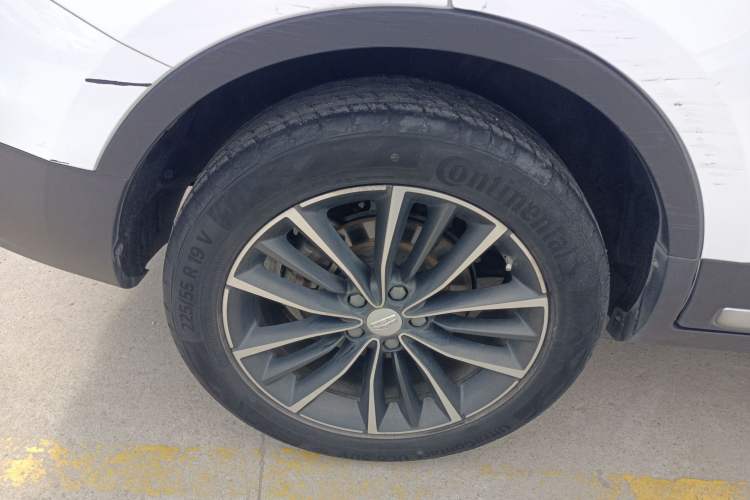 Used Geely Auto Emgrand X7 Sport 2018 1.8TD Automatic Two-Wheel Drive ZhiZun Model with 4G Connectivity Right Rear Wheel Hub