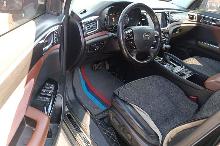 Used GAC Trumpchi GS8 2017 320T Two-Wheel Drive Luxury Smart Connectivity Version (7 Seats) Driver Seat