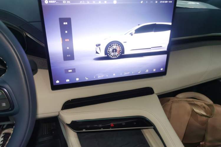 Used Zeekr 001 2025 YOU Edition 100 kWh All-Wheel Drive Audio And AC Panel