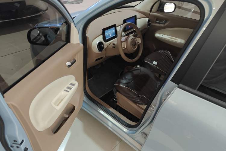 Used Wuling Hongguang MINIEV 2025 Four-Door Version Premium Edition Driver Seat