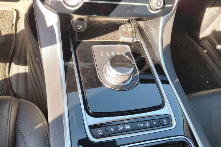 Used Jaguar XFL 2020 XFL 2.0T P200 Two-Wheel-Drive Windflower Edition Gear Lever