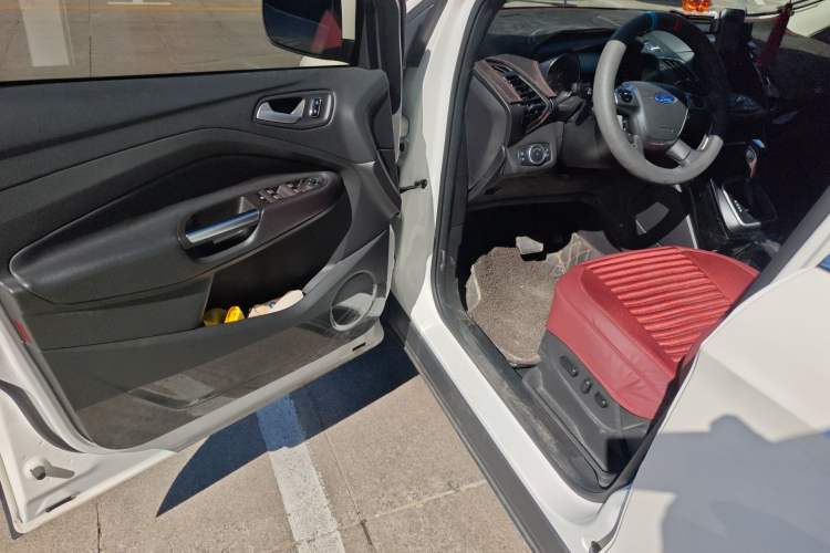 Used Ford Kuga 2015 2.0L GTDi Four-Wheel-Drive Sport Model