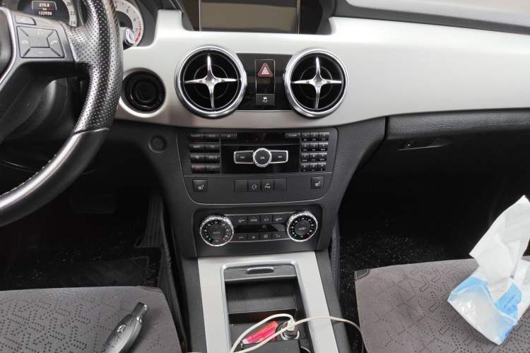 Used Mercedes-Benz GLK-Class 2013 GLK 300 4MATIC Dynamic Sunroof Model
