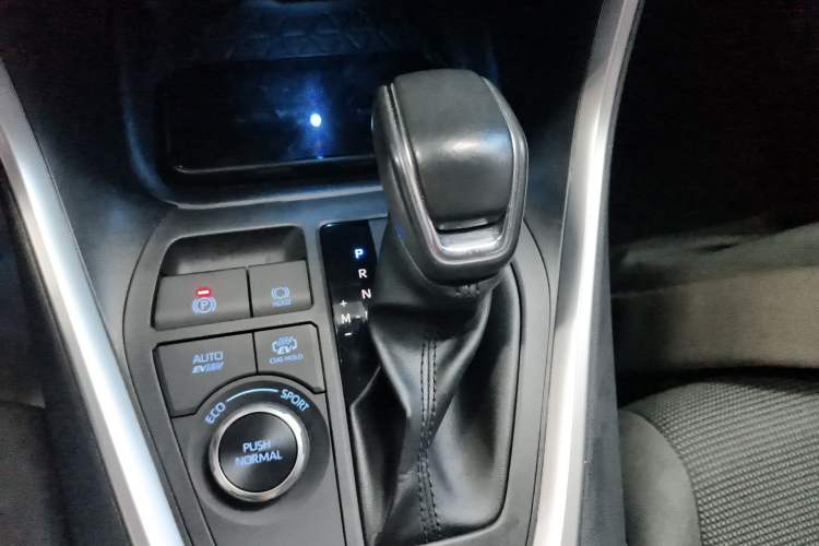 Used Toyota RAV4 2022 2.0L CVT Two-Wheel Drive Urban Edition Gear Lever