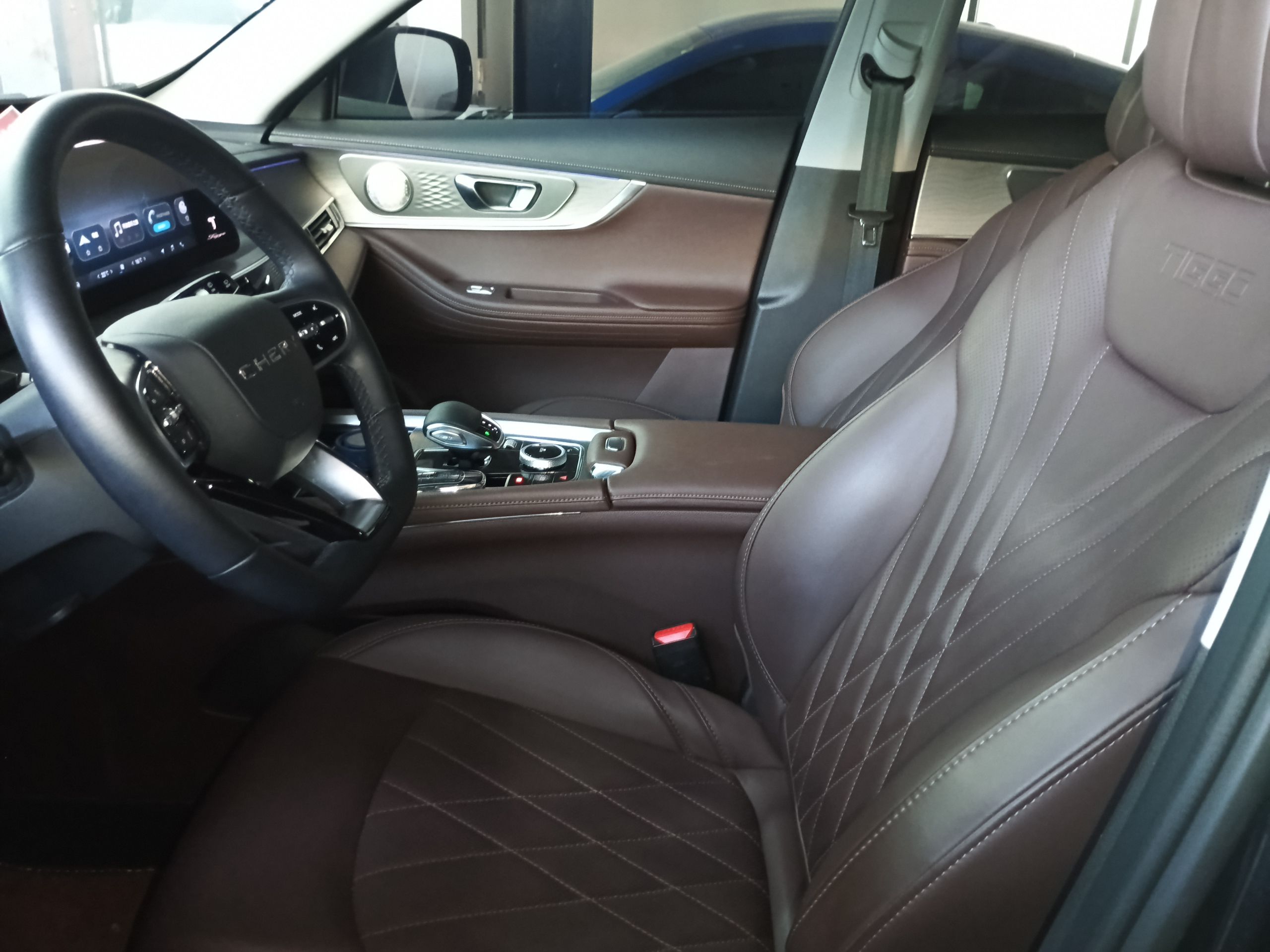 Переднее сиденье в автомобиле