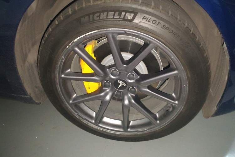 Used Tesla Model 3 2019 Long-Range Rear-Wheel-Drive Version