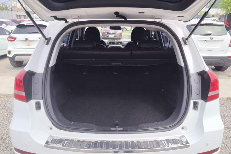 Used Haval H2 2016 Red-Label 1.5T Automatic Two-Wheel Drive Luxury Model Trunk