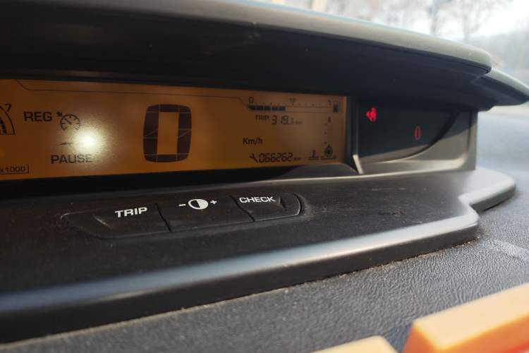 Used Citroen C-Quatre 2012 Hatchback 1.6L Automatic LeShang Model Odometer Close Up