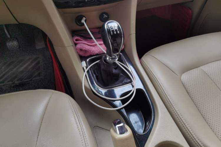 Used Baojun 730 2016 1.5L Manual Comfort Version 7 Seats China V Emission Standard Gear Lever