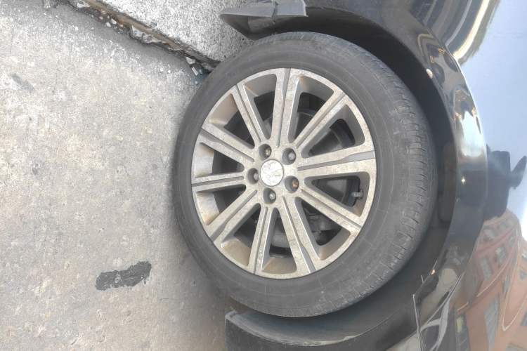 Used Peugeot 408 2016 1.6T Automatic Luxury Edition Right Front Wheel Hub