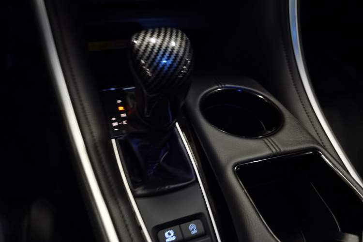 Used Toyota Avalon 2023 2.0L Luxury Edition Gear Lever