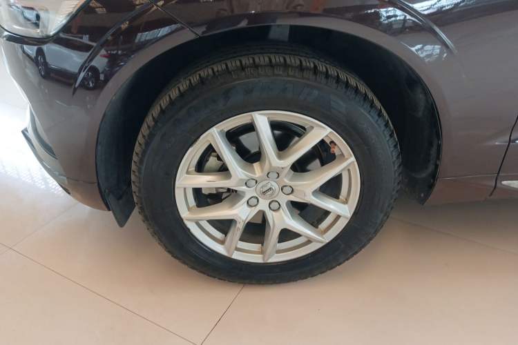 Used Volvo XC60 2019 T5 4x4 Smart Edition China VI Standard Left Front Wheel Hub