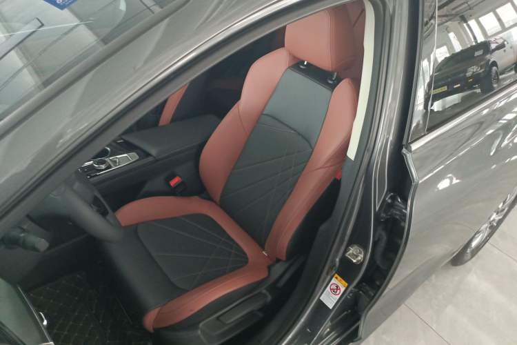 Used CHANGAN Eado 2023 Changan Edition PLUS Blue Whale NE 1.4T GDI DCT Prestige Version
