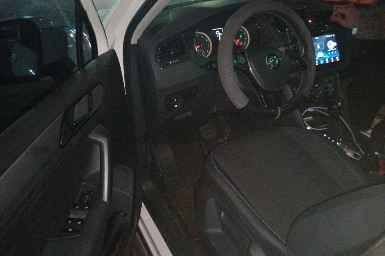 Used Volkswagen Tiguan L 2020 330TSI Automatic Two-Wheel Drive Luxury Edition China VI Standard Driver Seat