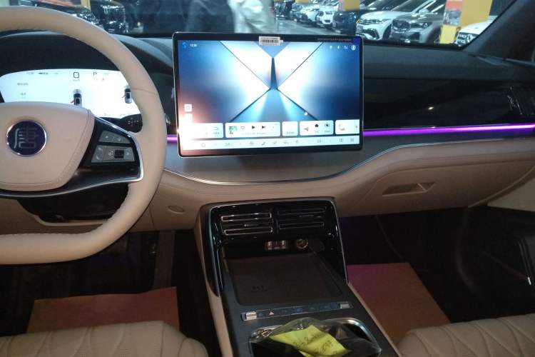 Used BYD Tang New Energy 2025 Model Smart Drive Version DM-i 175KM Deluxe Version Audio And AC Panel