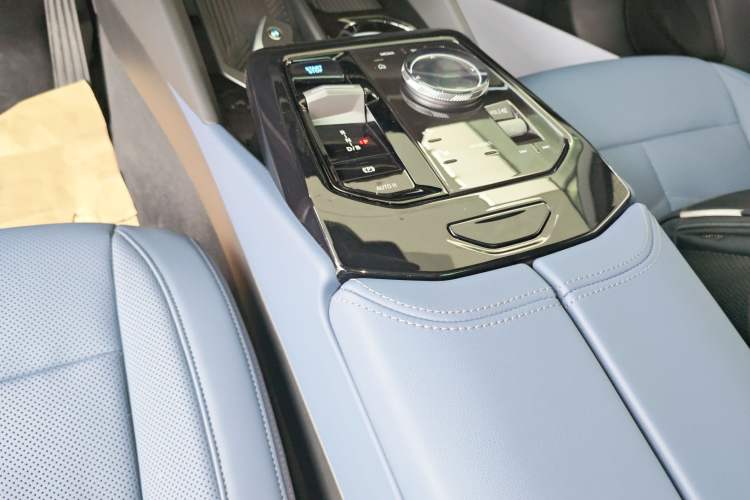 Used BMW i5 2024 eDrive 35L Prestige Luxury Package Gear Lever