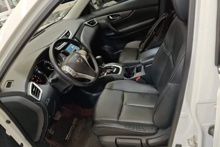 Used Nissan X-Trail 2015 2.0L CVT Comfort MAX Edition 2WD Left Front Seat