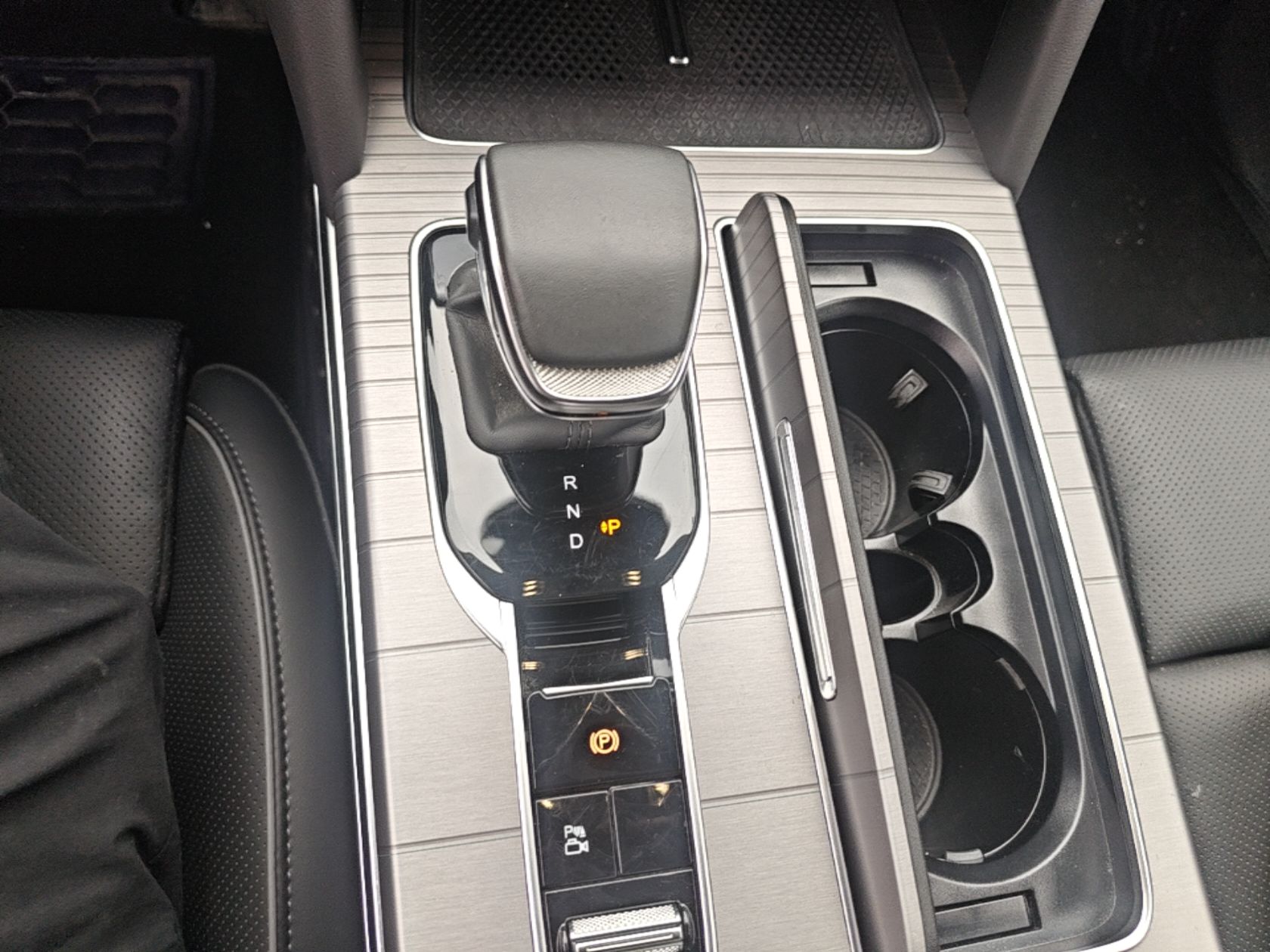 Hongqi HS7 PHEV 2024 2.0T PHEV Four-Wheel-Drive Flagship Edition 6 Seats — снимка 16
