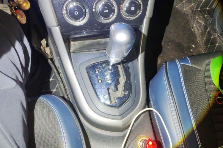 Used Peugeot 408 2013 1.6L Automatic Comfort Edition Gear Lever
