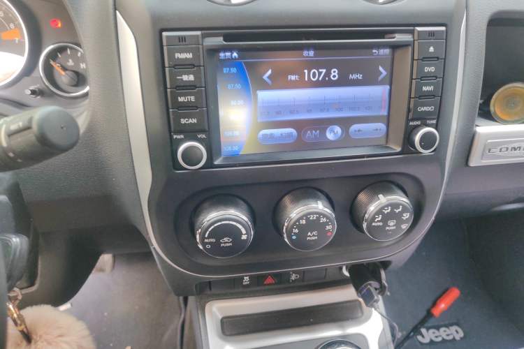 Used Jeep Compass 2014 2.4L four-wheel drive sport version
