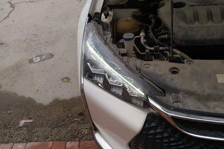 Used Dongfeng Aeolus Yixuan GS 2020 230T Automatic Cool Edition Right Front Headlight