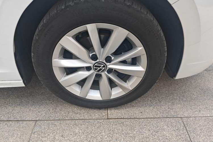 Used Volkswagen Bora 2021 1.5L Automatic Comfort Smart Connect Edition Right Front Wheel Hub