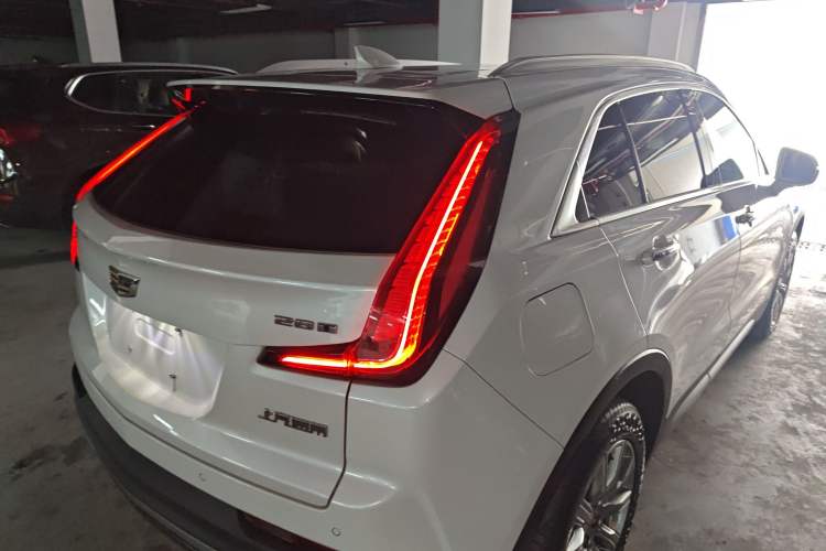 Used Cadillac XT4 2018 28T Two-Wheel-Drive Luxury Model
