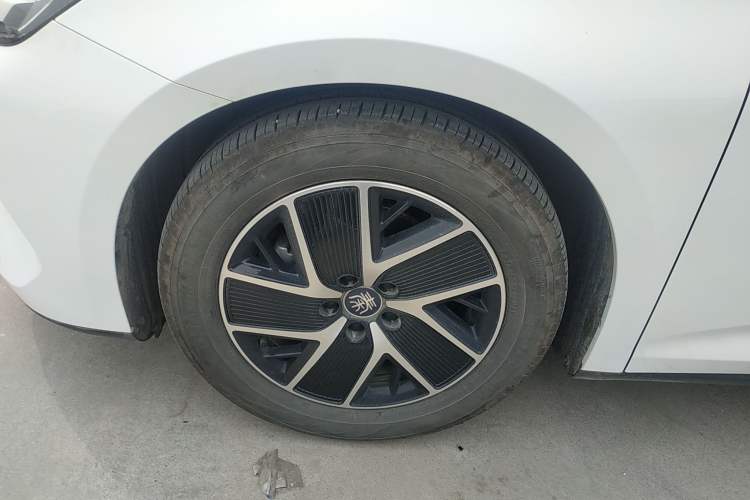 Used BYD Qin L 2024 DM-i 80KM Beyond Model Left Front Wheel Hub