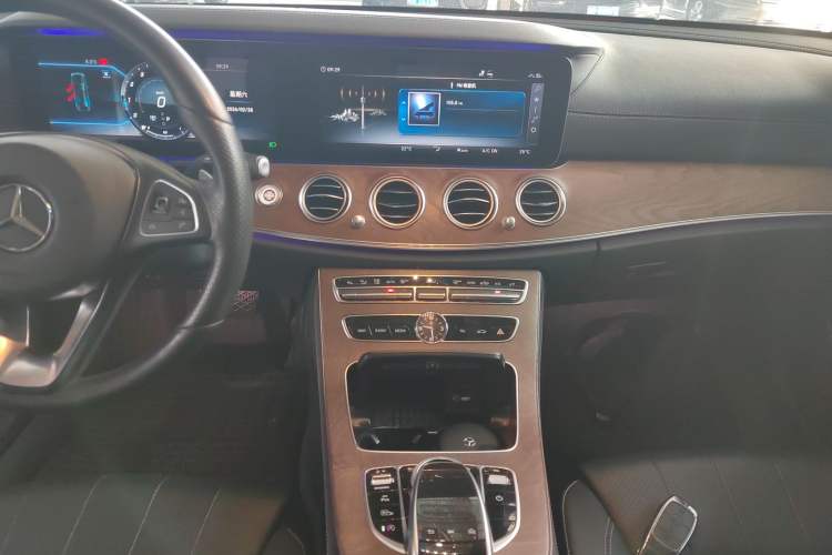 Used Mercedes-Benz E-Class 2018 Facelift E 200 L Audio And AC Panel