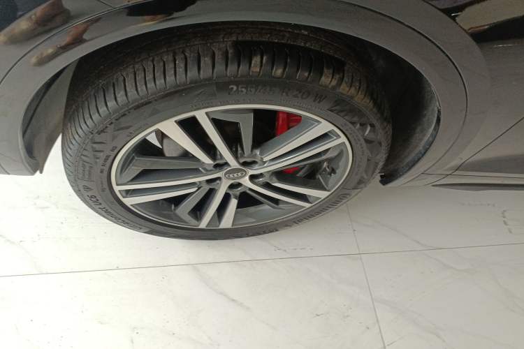 Used Audi Q5L 2022 40T Fashionable and Dynamic Model Left Front Wheel Hub