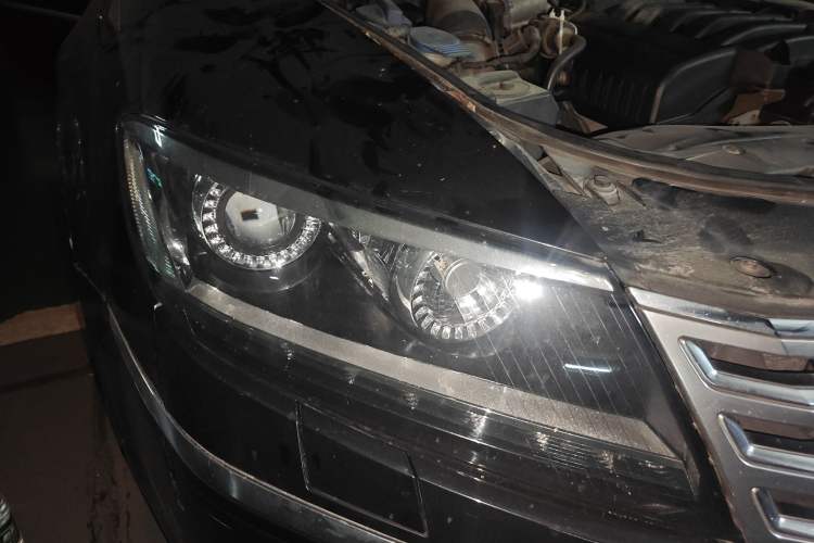 Used Volkswagen Phaeton 2011 3.6L V6 5-Seater Extended Business Edition Right Front Headlight