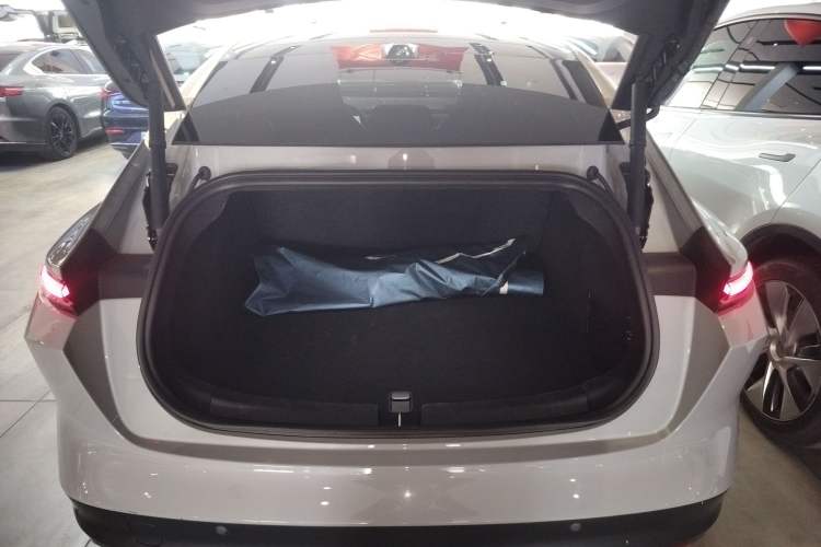 Used Nio ET5 2022 75 kWh Trunk