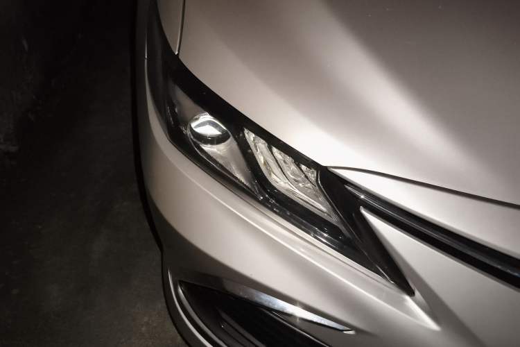 Used Toyota Camry 2021 2.0G Luxury Edition
