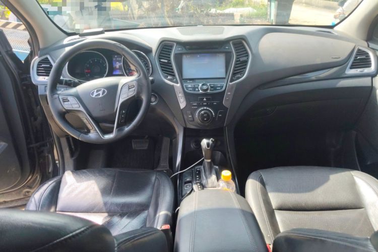 Used Hyundai Santa Fe 2015 2.4L Automatic Two-Wheel Drive Smart Version 5 Seats Center Console