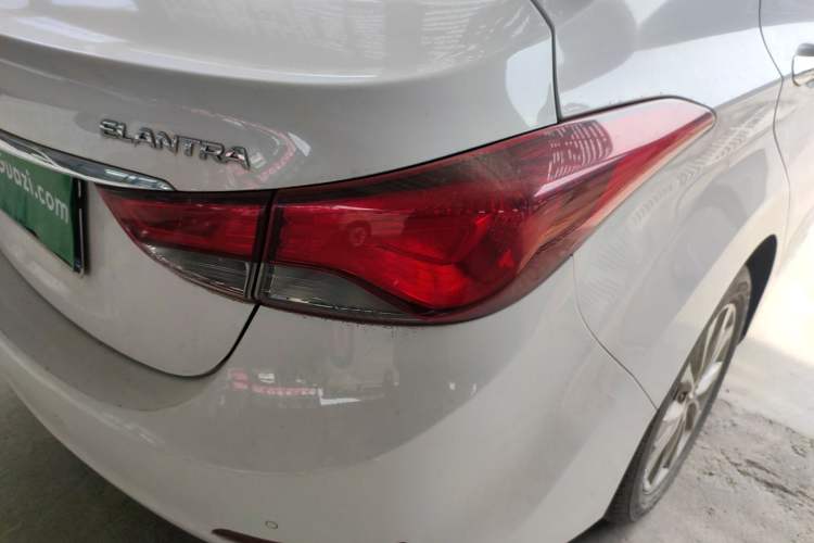 Used Hyundai Elantra (5th Generation / Langdong) 2016 1.6L Automatic Smart Version
