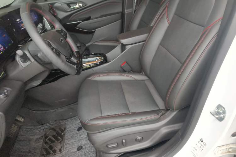 Used Chevrolet Seeker 2022 1.5T CVT RS Bee Wave Edition Left Front Seat