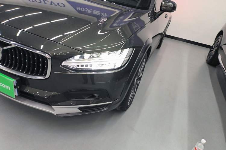 Used Volvo V90 2021 Cross Country B5 AWD Prestige Edition