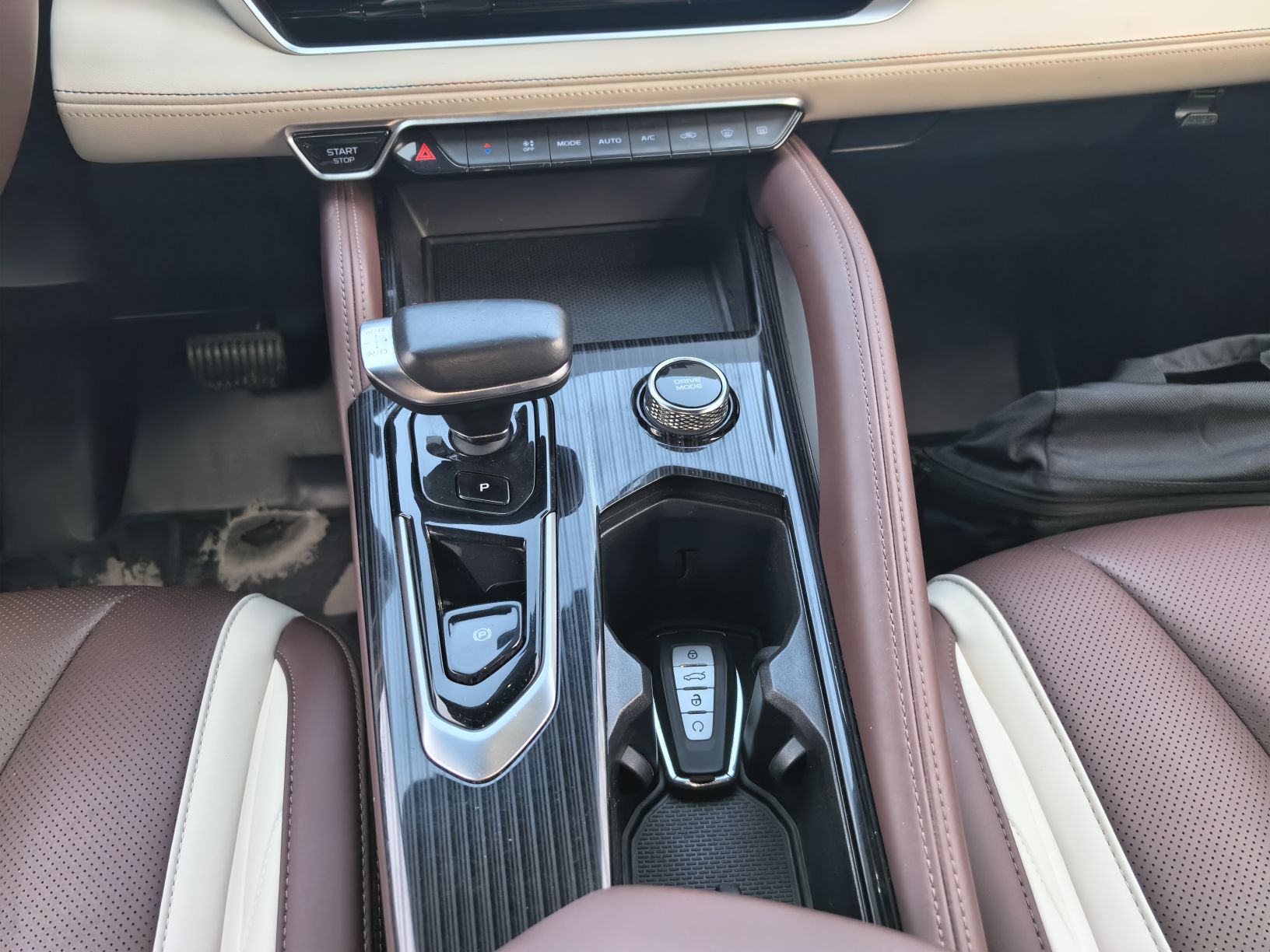 Geely Auto Monjaro L 2021 2.0TD High-Power Automatic All-Wheel Drive Luxury Version — снимка 16