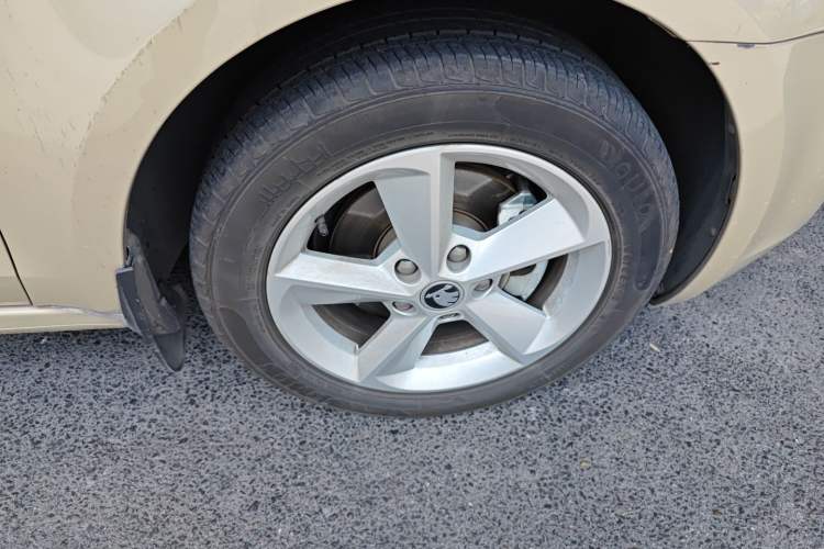 Used Skoda Octavia 2015 1.6L Automatic Yijun Edition Right Front Wheel Hub