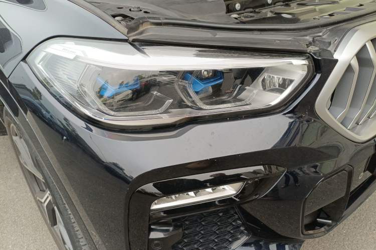 Used BMW X6 2021 xDrive40i Luxury Model with M Sport Package Right Front Headlight