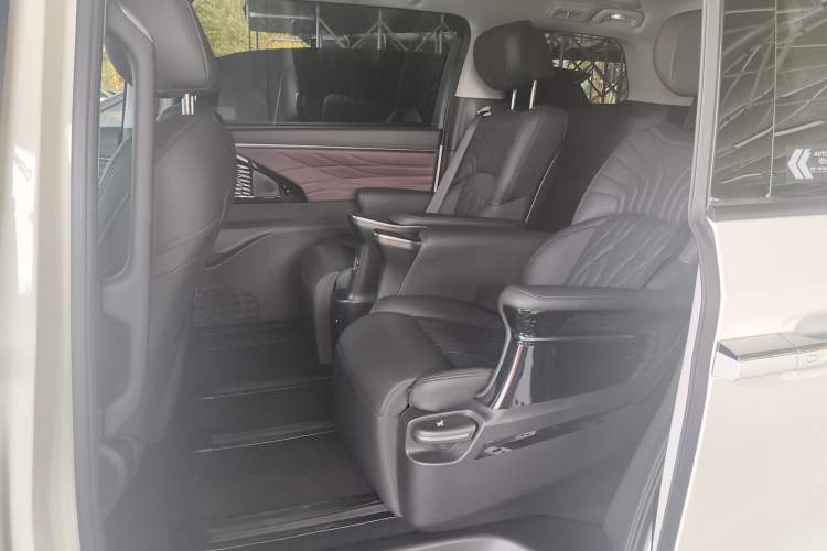 Used GAC Trumpchi M8 2024 Master Series 400T Prestige Edition