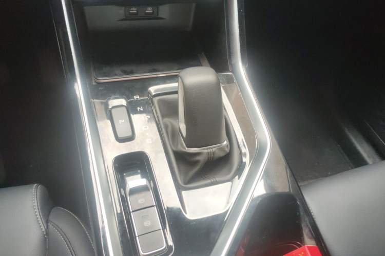 Used Wuling Asta 2022 2.0L DHT Electric-Speed Version
