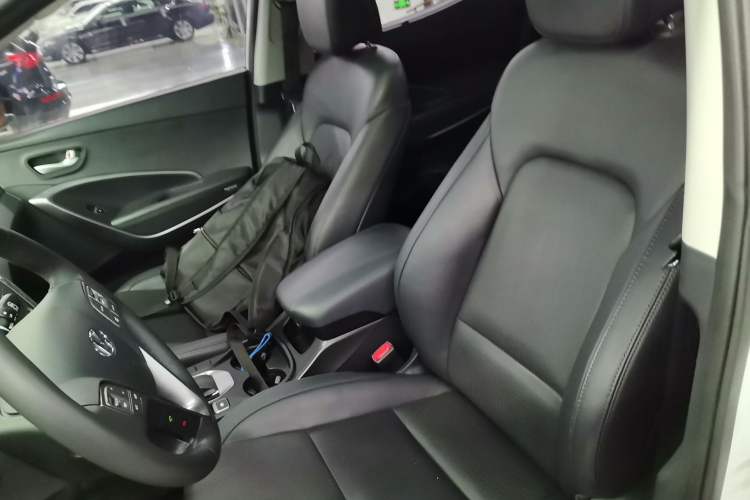 Used Hyundai Santa Fe 2013 2.4L Automatic Two-Wheel Drive Smart Version