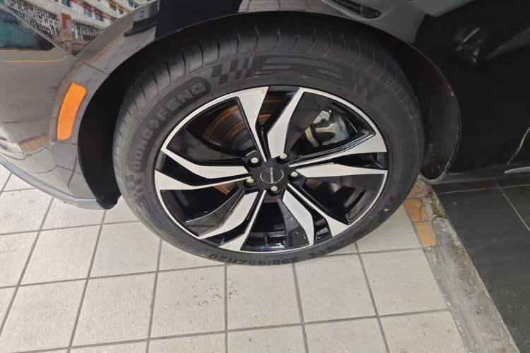 Used SERES SF5 2021 Huawei Smart Selection Four-Wheel Drive Edition Left Front Wheel Hub