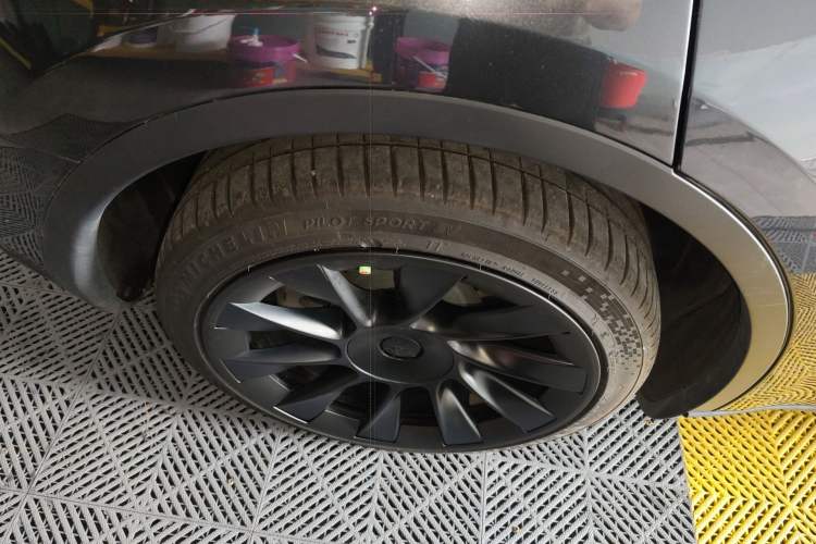 Used Tesla Model Y 2024 Long-Range All-Wheel-Drive Version
